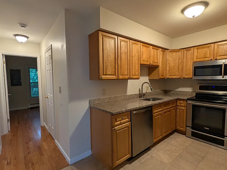 Oak Knoll Apartments — Photo 12