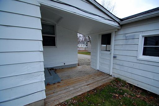 3rd image of 914 S 15th St