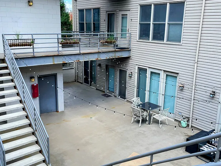 2451 N Clybourn Ave #8 — Photo 21