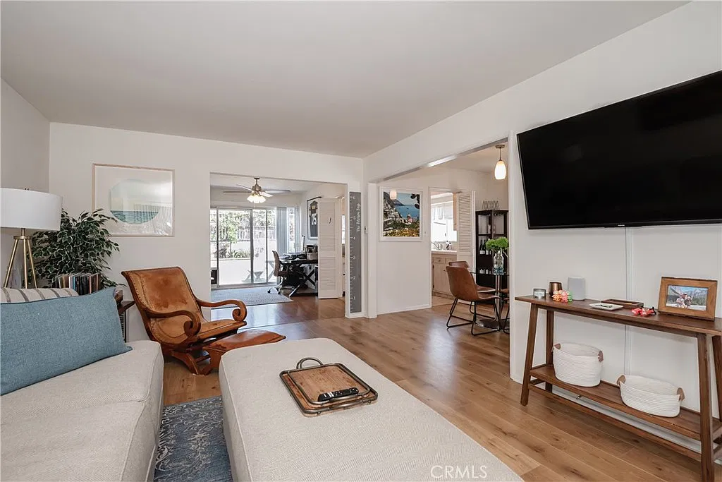 2 bed, 1008 sqft, $4,995 — Photo 3