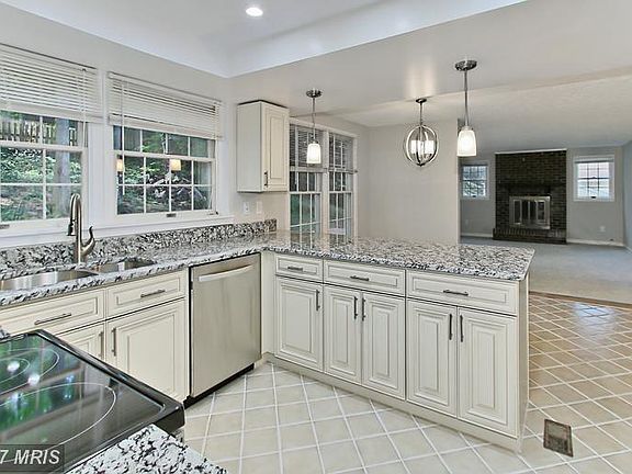 5th image of 15335 Edgehill Dr