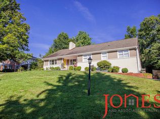 18 Long Crescent Dr, Bristol, VA 24201