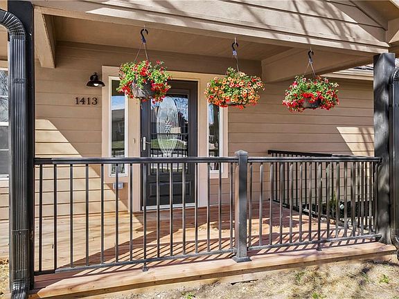 3rd image of 1413 Country Club Dr