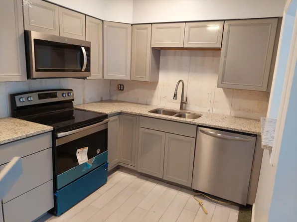 5372 4th St N APT 205, Saint Petersburg, FL 33703