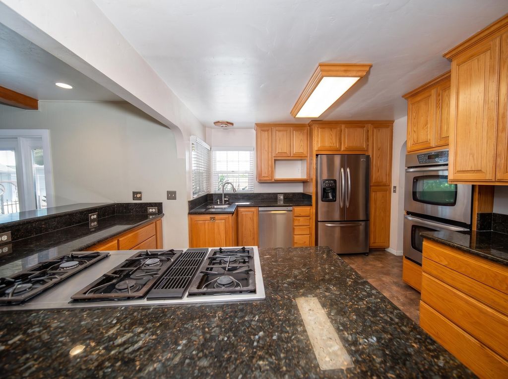 213 E Citrus Street, Lindsay, CA - View 3
