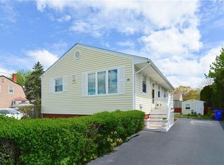 60 Monroe Ave, Bristol, RI 02809