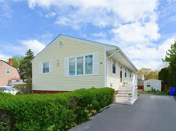 60 Monroe Ave, Bristol, RI 02809