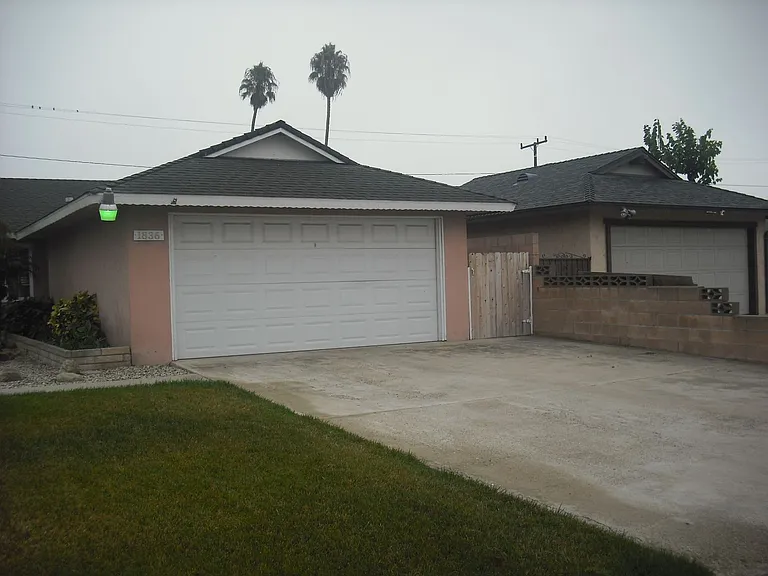 1836 N 7th Pl — Photo 2