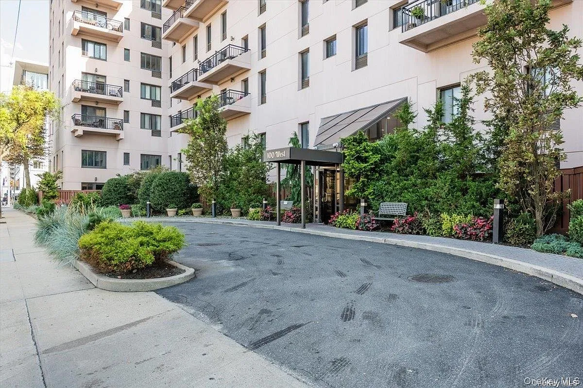2 bed, 2.5 bath, 1425 sqft, $3,600 — Photo 1