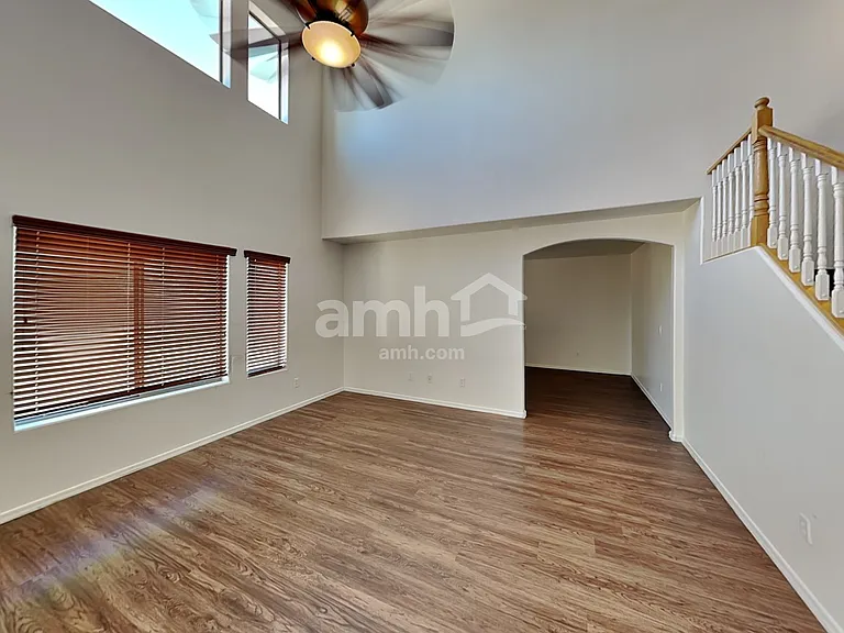 1497 E Magnum Rd — Photo 7