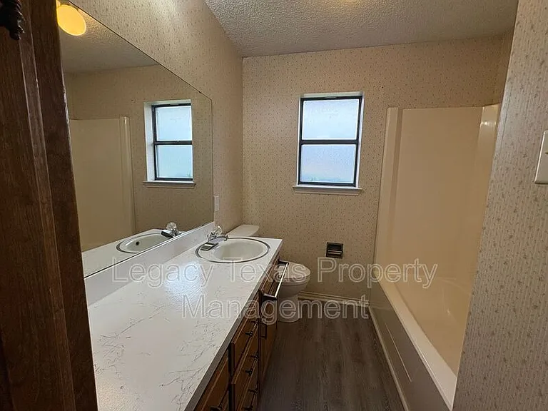1203 Stonelake Dr — Photo 14