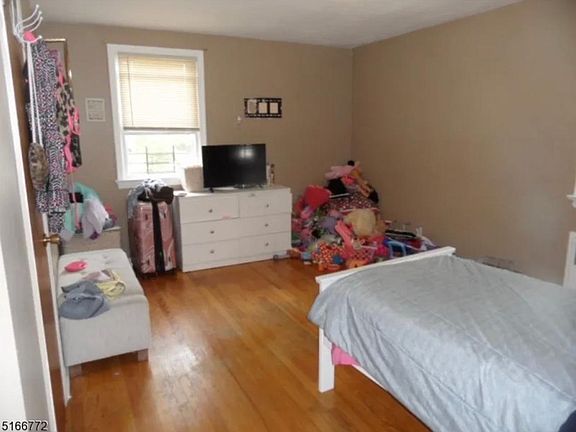 2nd image of 9 Oak Ave Floor 2