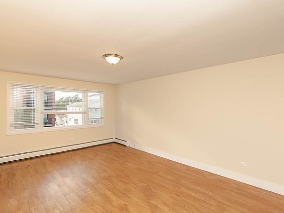 4th image of 3027 N Harlem Ave APT 2N