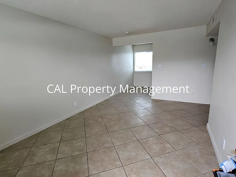918 Illinois Ave — Photo 6