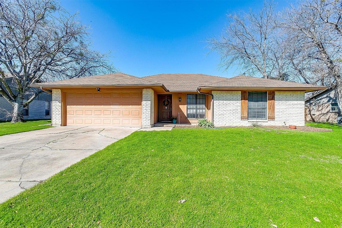1221 Trammell Dr, Benbrook, TX 76126 Zillow