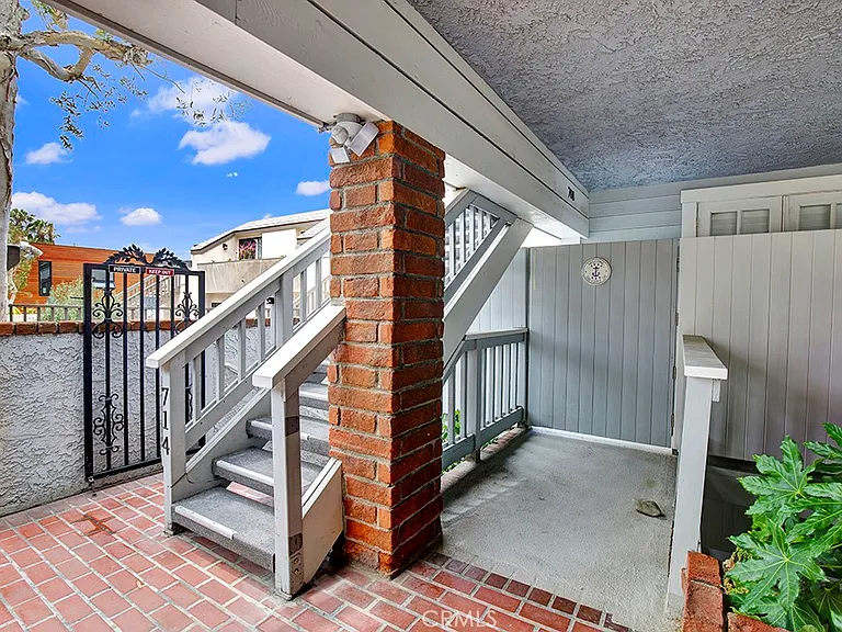 708 Cliff Dr — Photo 26