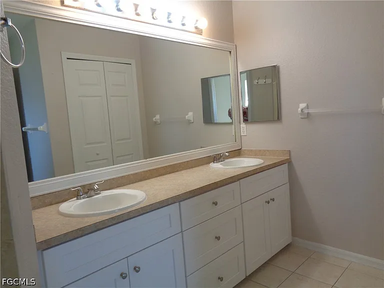 1101 NW 19th Pl — Photo 14