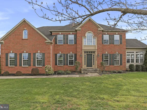 10138 Roulette Dr, Hagerstown, MD 21740