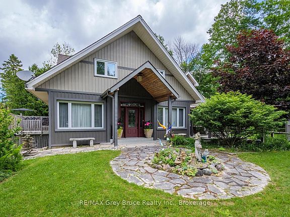 3rd image of 424 Huron Rd