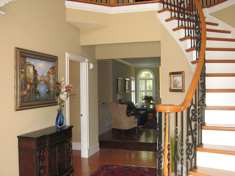 Grand Elegant Foyer