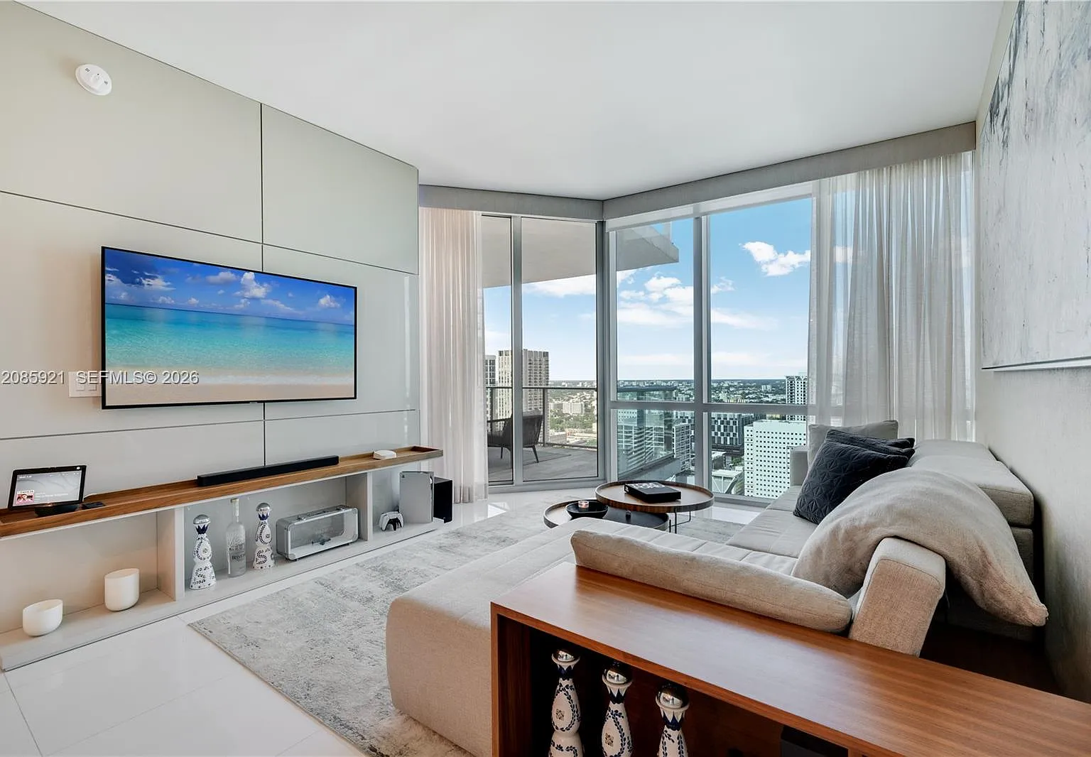 Paramount Miami Worldcent — Photo 1