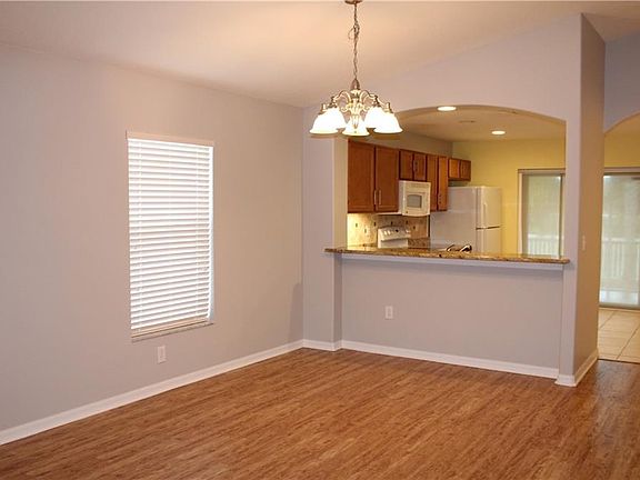 5th image of 18048 Glastonbury Ln