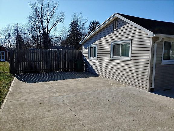 3rd image of 1420 Barton Ave