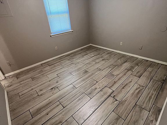 3rd image of 1115 Flat Rock Dr