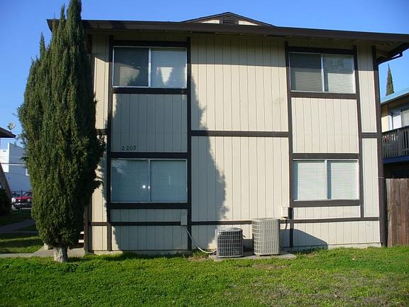 4th image of 2209 15th Ave APT 4