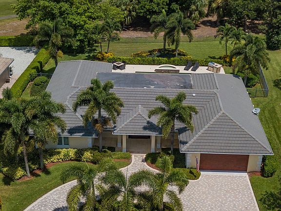 2nd image of 520 N Country Club Dr