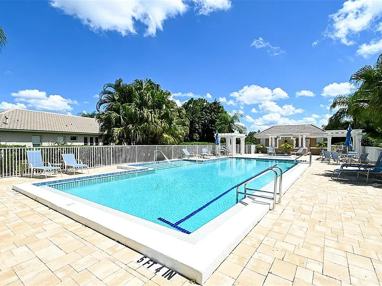 7131 Kensington Ct — Photo 44