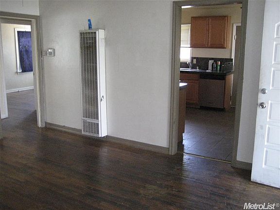 4th image of 1812 W Middlefield Ave