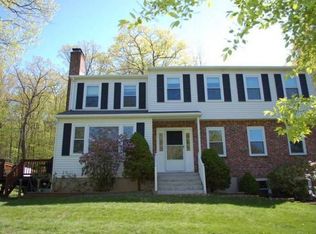 4 Jonathan Ct, Danbury, CT 06810