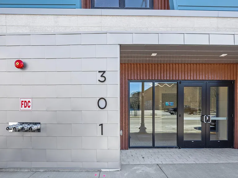 301 Border St #302 — Photo 4