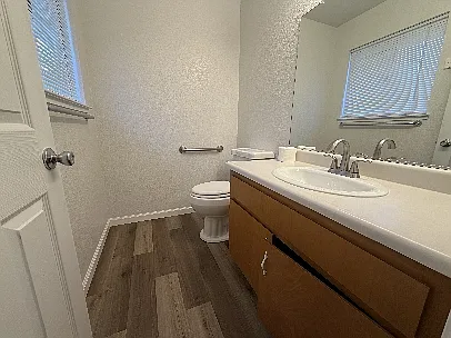 817 Redwood Ave — Photo 9