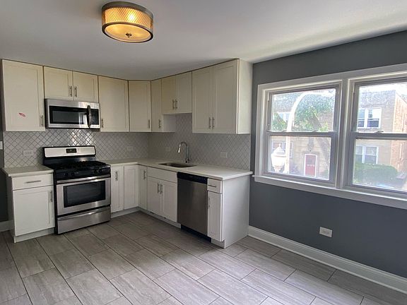 3rd image of 6101 N Paulina St #2