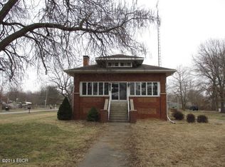 12 S Locust St, Tamaroa, IL 62888