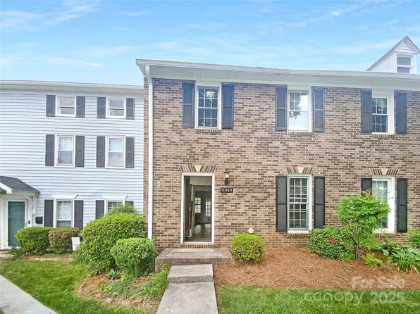 8049 Regent Park Ln, Charlotte, NC 28210