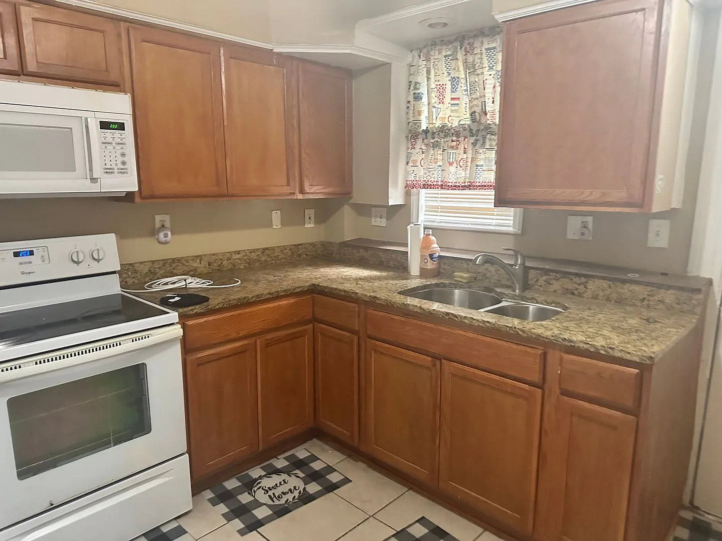 Spacious Home! Finished Basement! W/D! Available Now! — Photo 4
