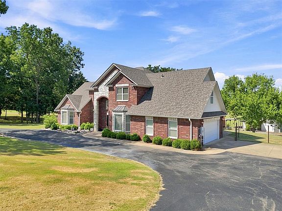 2nd image of 1000 N Cimarron Hl