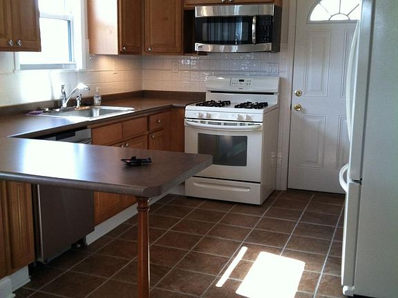 REFRIGERATOR IN UNIT. FREEZER ON BOTTOM.