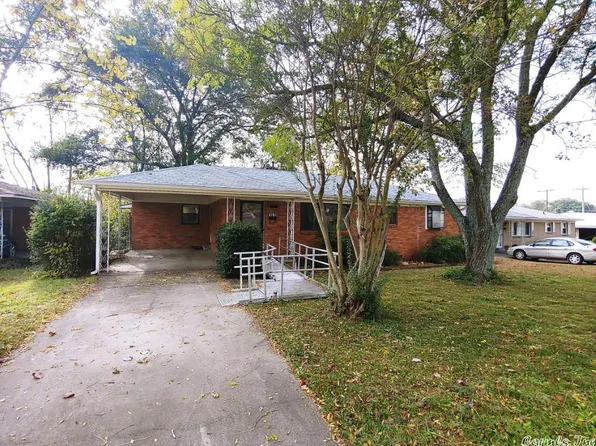 6707 Stonecrest Dr, Little Rock, AR 72204