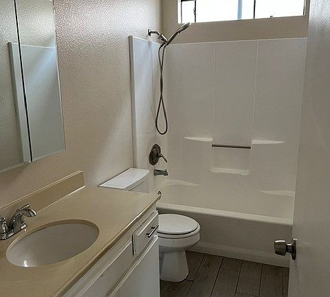 4th image of 4465 W 138th St APT 1