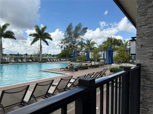 607 NE 208th Ter #607, Miami, FL 33179