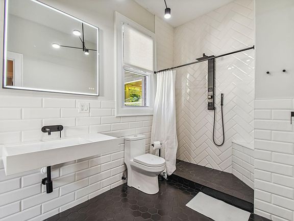 4th image of 1827 Landon Ave