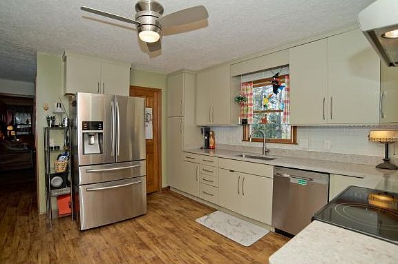 3rd image of 109 Pine Ct