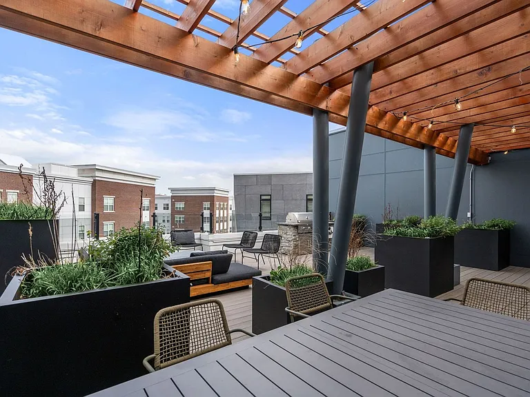The Brook Luxury Apartments of Cambridge — Photo 8