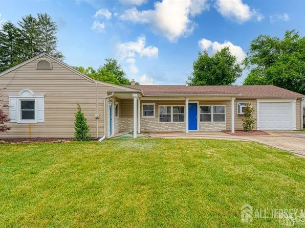3 Pillar Dr, South Amboy, NJ 08879