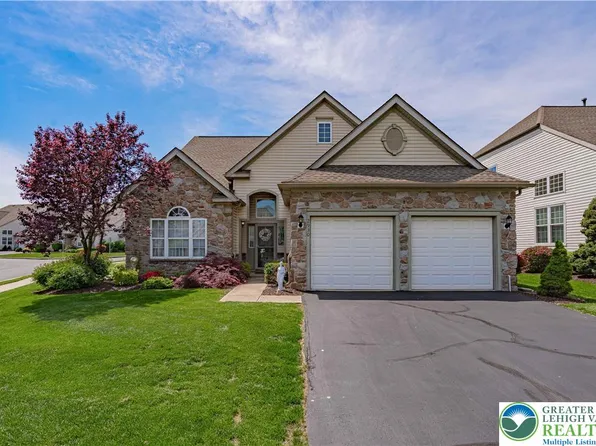 2930 Lifford Ln, Macungie, PA 18062