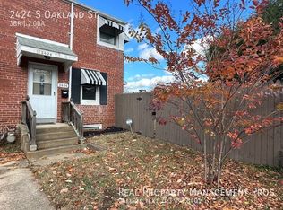 2424 S Oakland St, Arlington, VA 22206
